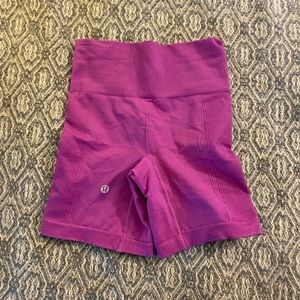 seamless lululemon biker shorts